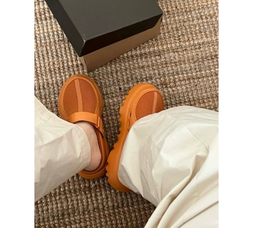 UGG PeakMod Apricot