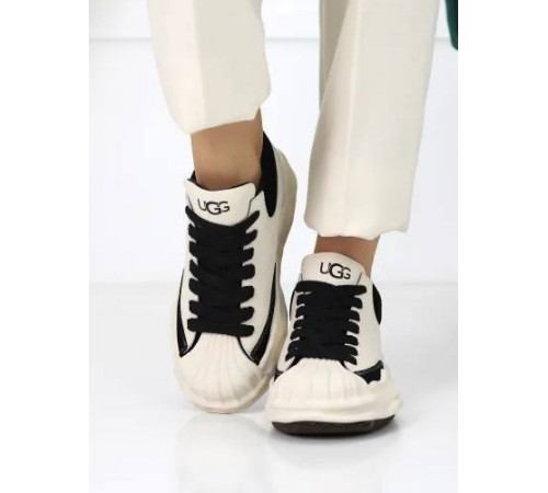 UGG Marin Black