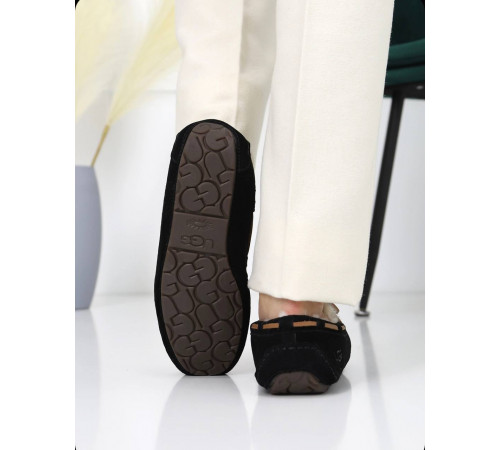 UGG Dakota Black